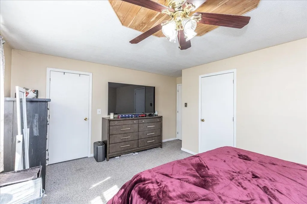 23r Kendall Pond Road Derry NH 03038