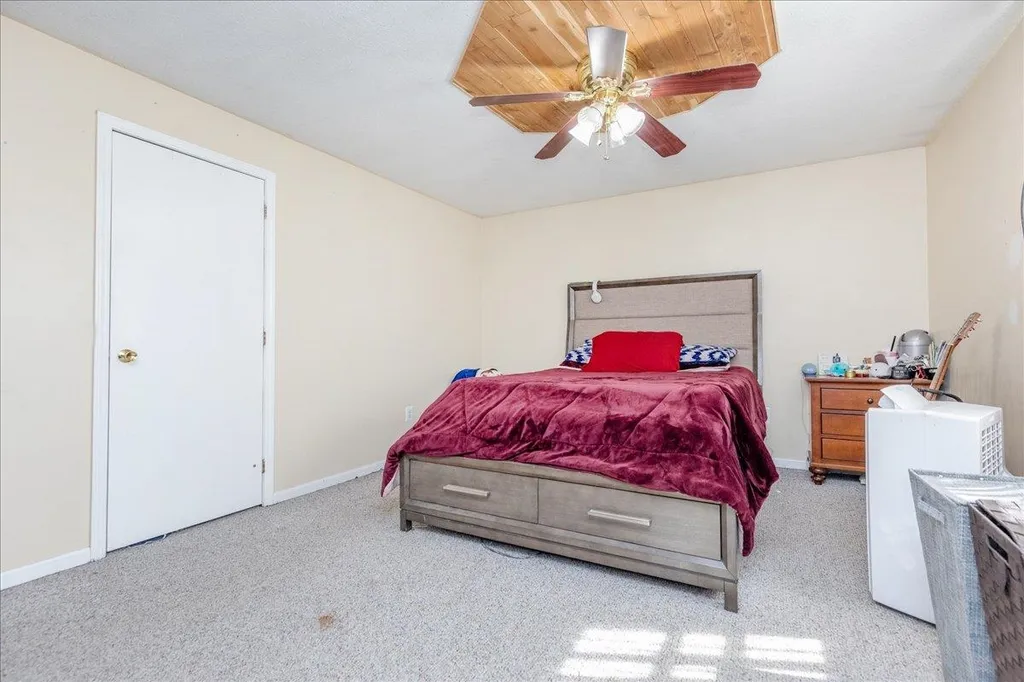 23r Kendall Pond Road Derry NH 03038