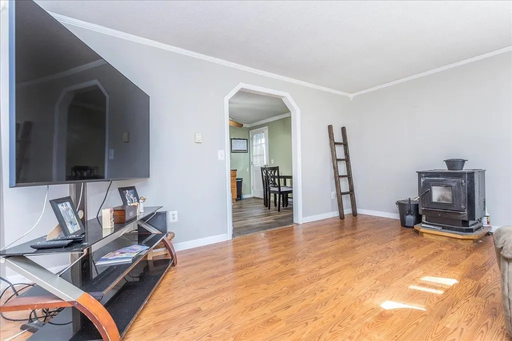 23r Kendall Pond Road Derry NH 03038
