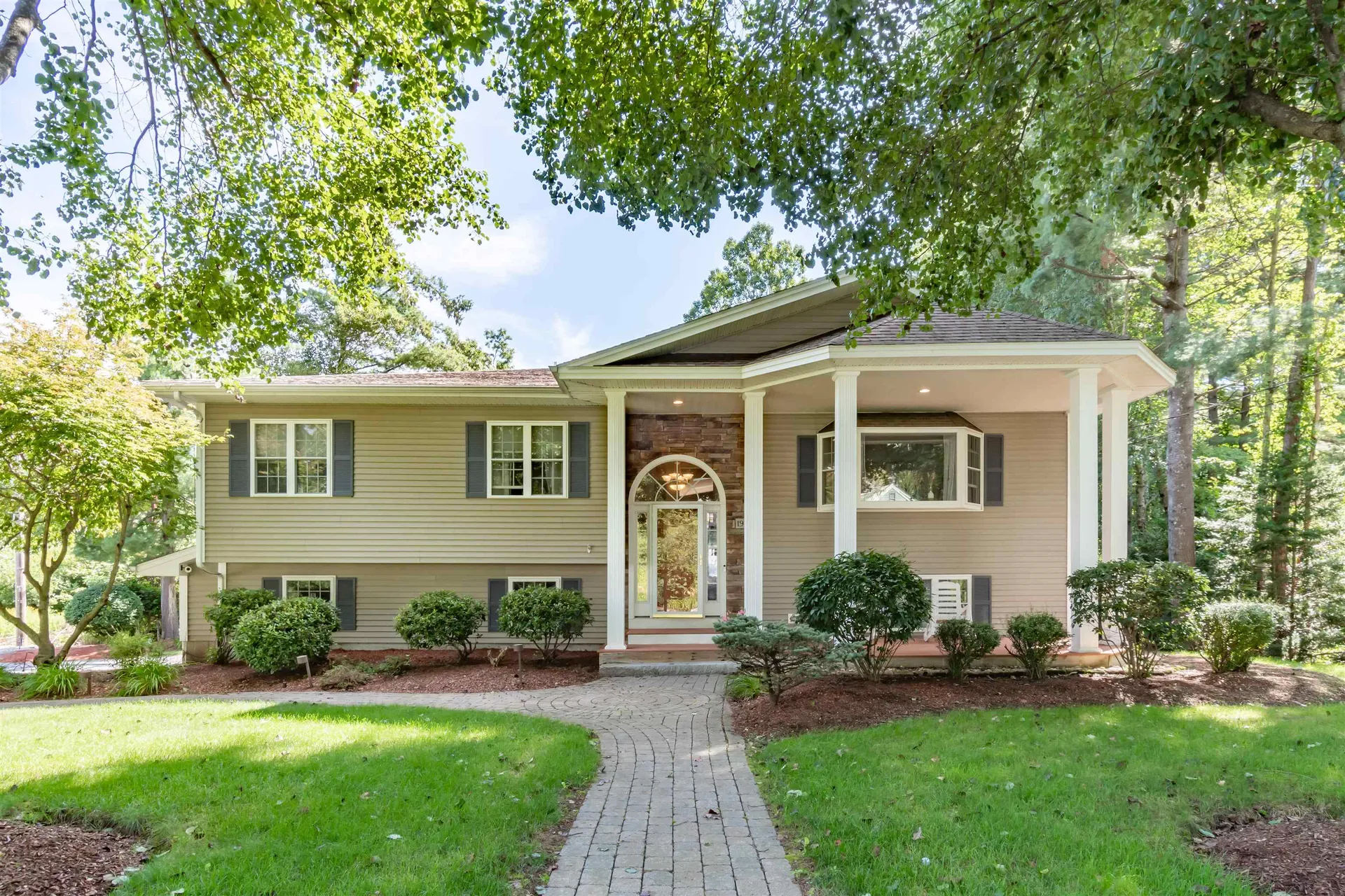 19 Eastbrook Drive Nashua NH 03060