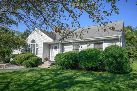 40 Lakeview Lane Manchester NH 03104