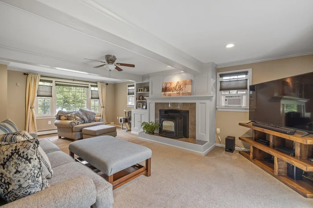 51 Woodrow Avenue Franklin NH 03235