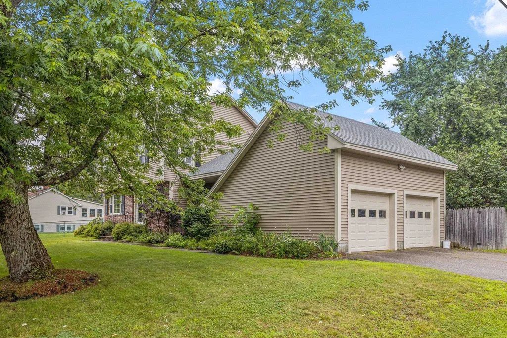 51 Woodrow Avenue Franklin NH 03235
