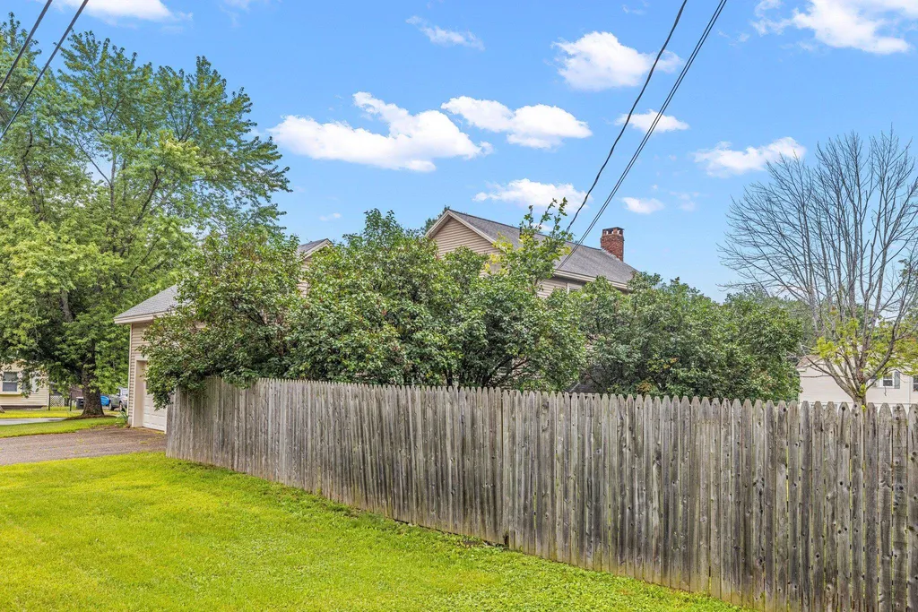 51 Woodrow Avenue Franklin NH 03235