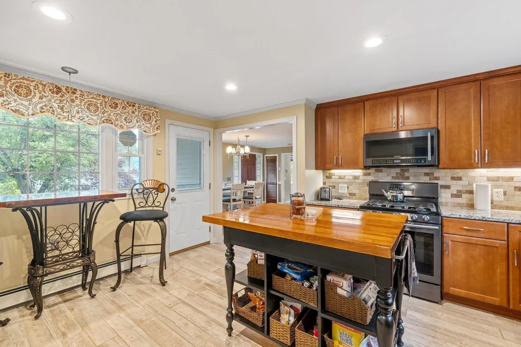 51 Woodrow Avenue Franklin NH 03235