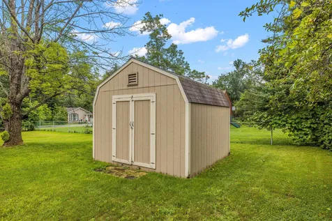 51 Woodrow Avenue Franklin NH 03235