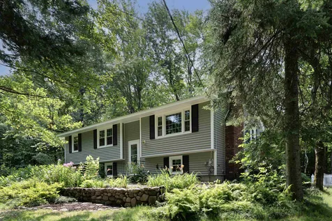 12 Dogwood Lane New London NH 03257