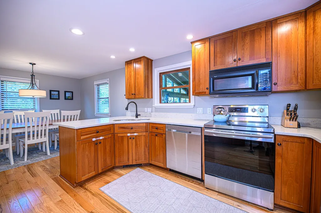 55 South Road North Hampton NH 03862