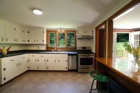 36 Goldfinch Lane Brattleboro VT 05301