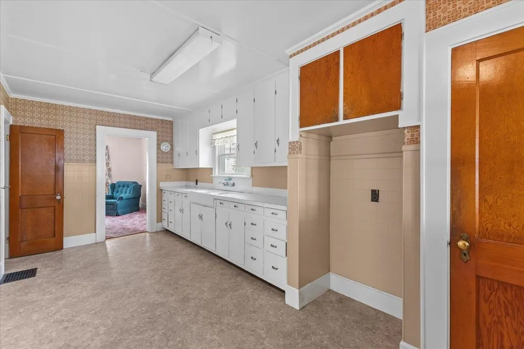 15 East Cherry Avenue Morristown VT 05661
