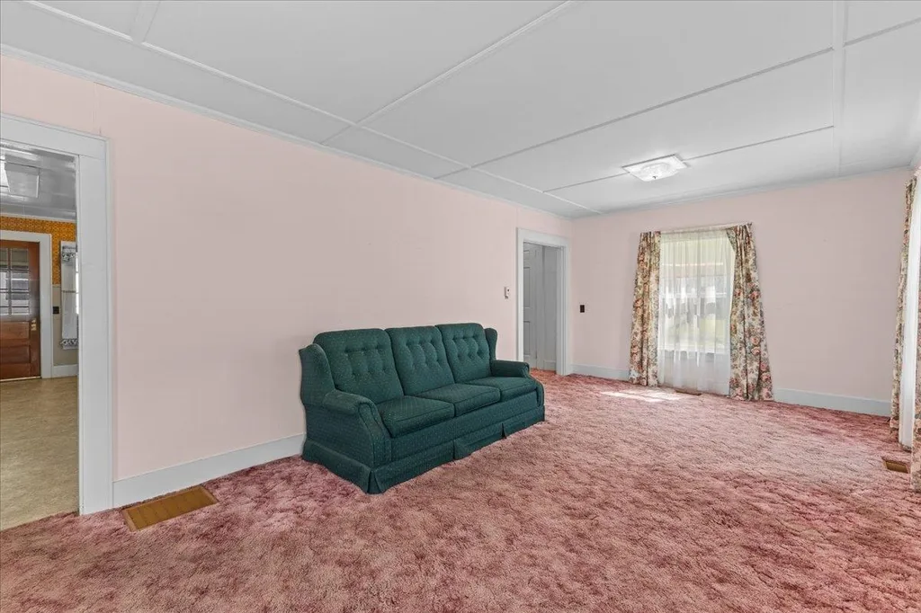 15 East Cherry Avenue Morristown VT 05661