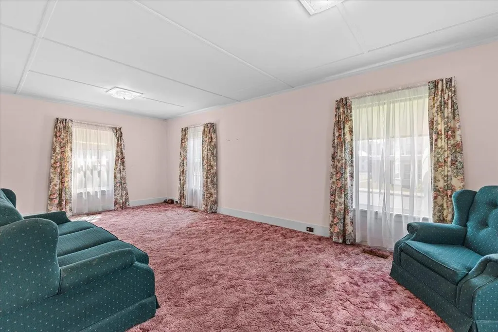 15 East Cherry Avenue Morristown VT 05661