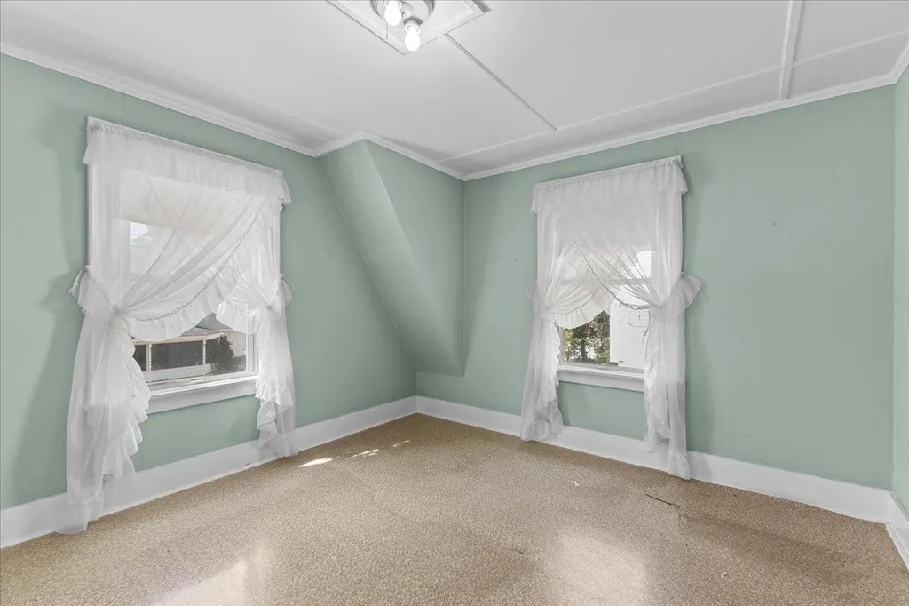 15 East Cherry Avenue Morristown VT 05661