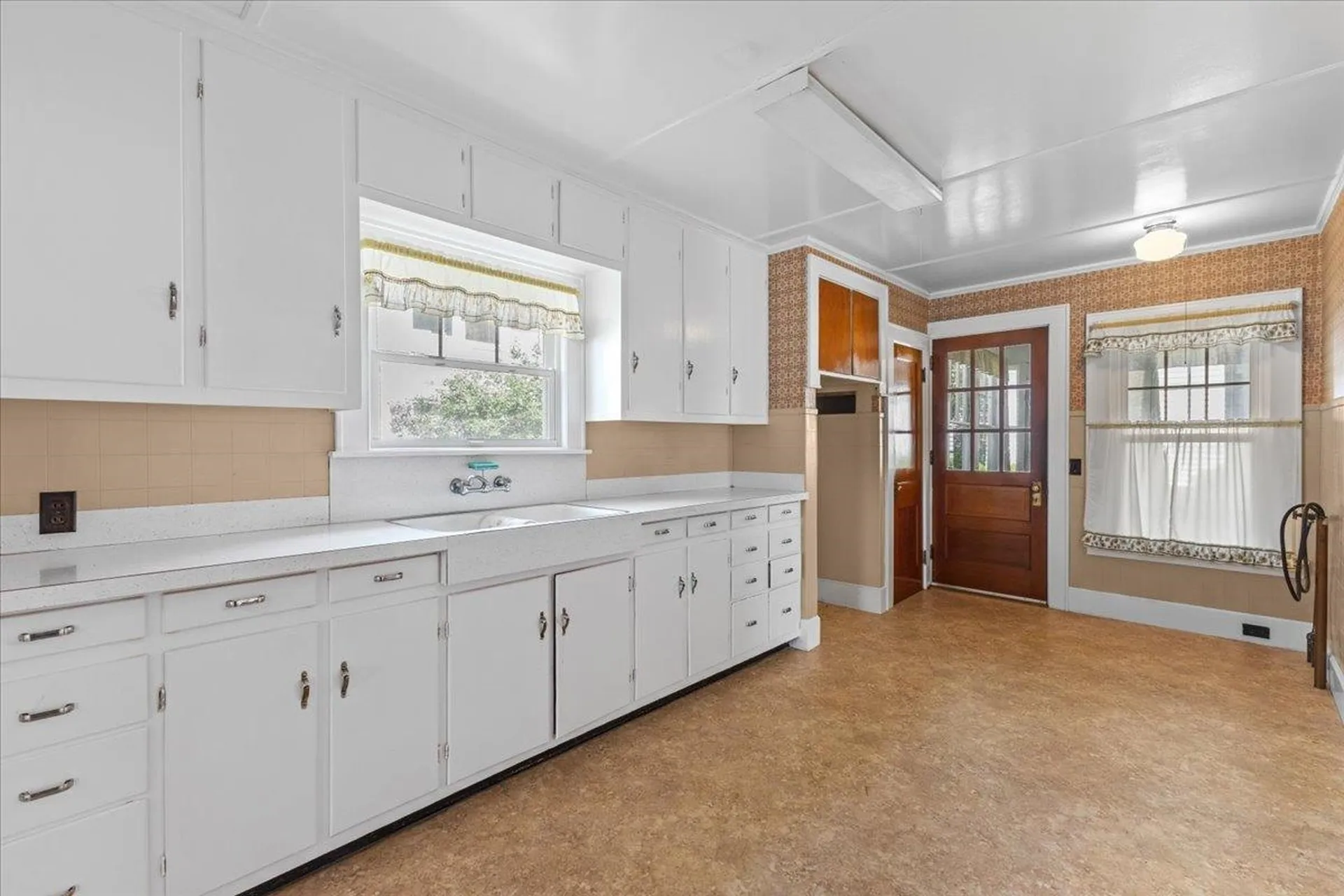 15 East Cherry Avenue Morristown VT 05661