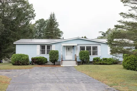 6 Village Drive Raymond NH 03077