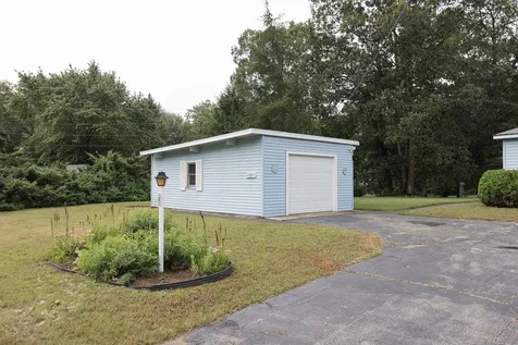 6 Village Drive Raymond NH 03077