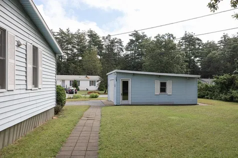6 Village Drive Raymond NH 03077