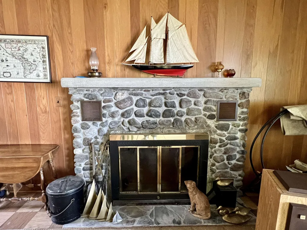 102 North Shore Road Isle La Motte VT 05463-9710