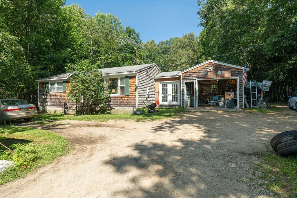 83 Lake Shore Drive Moultonborough NH 03254