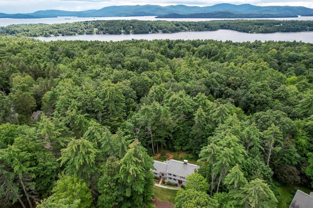 2 Lilac Lane Wolfeboro NH 03894