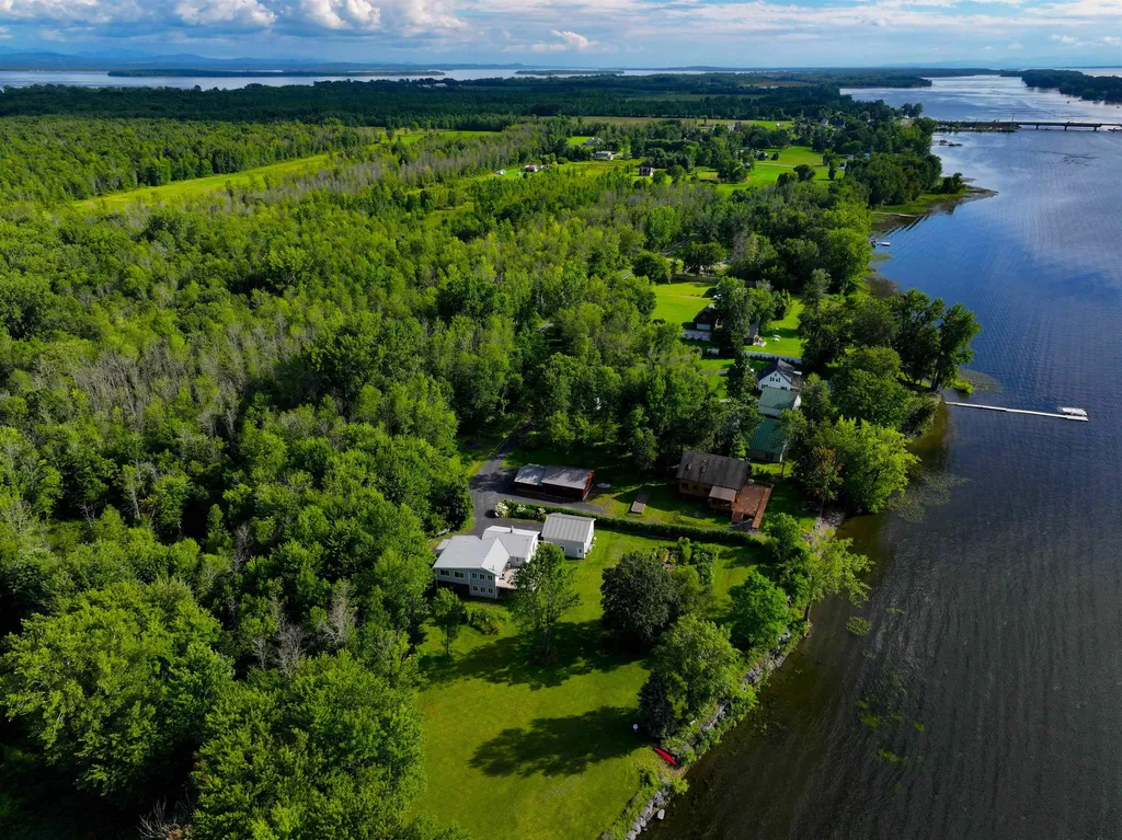 427 Fee Fee Point Road North Hero VT 05474
