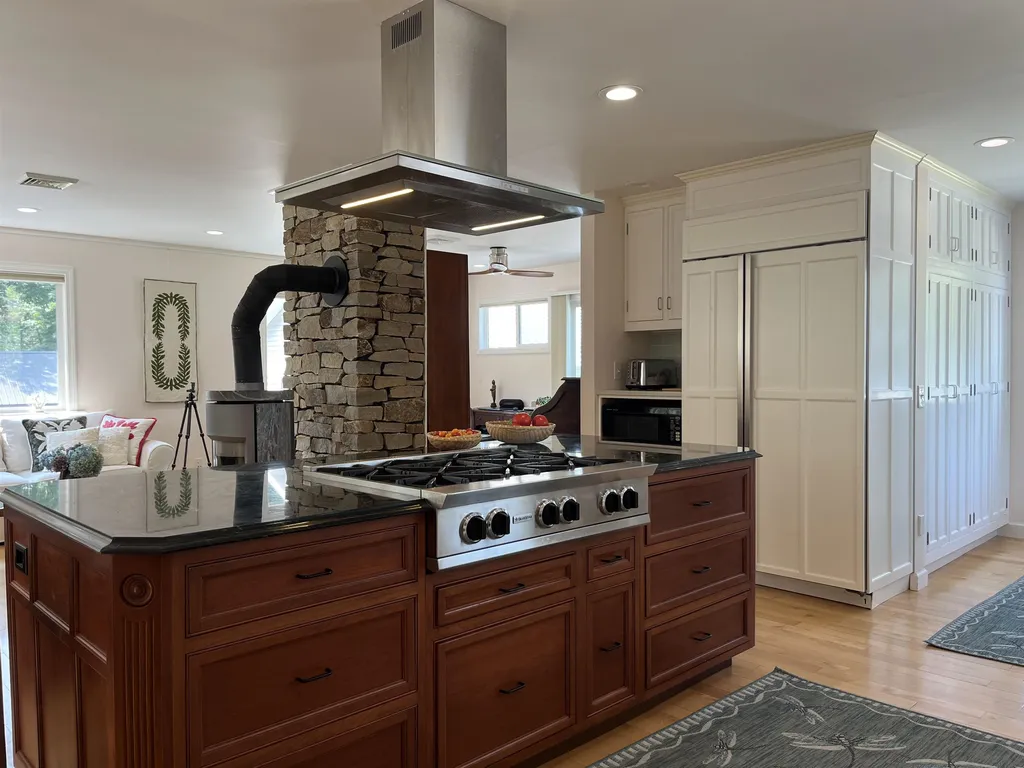 427 Fee Fee Point Road North Hero VT 05474