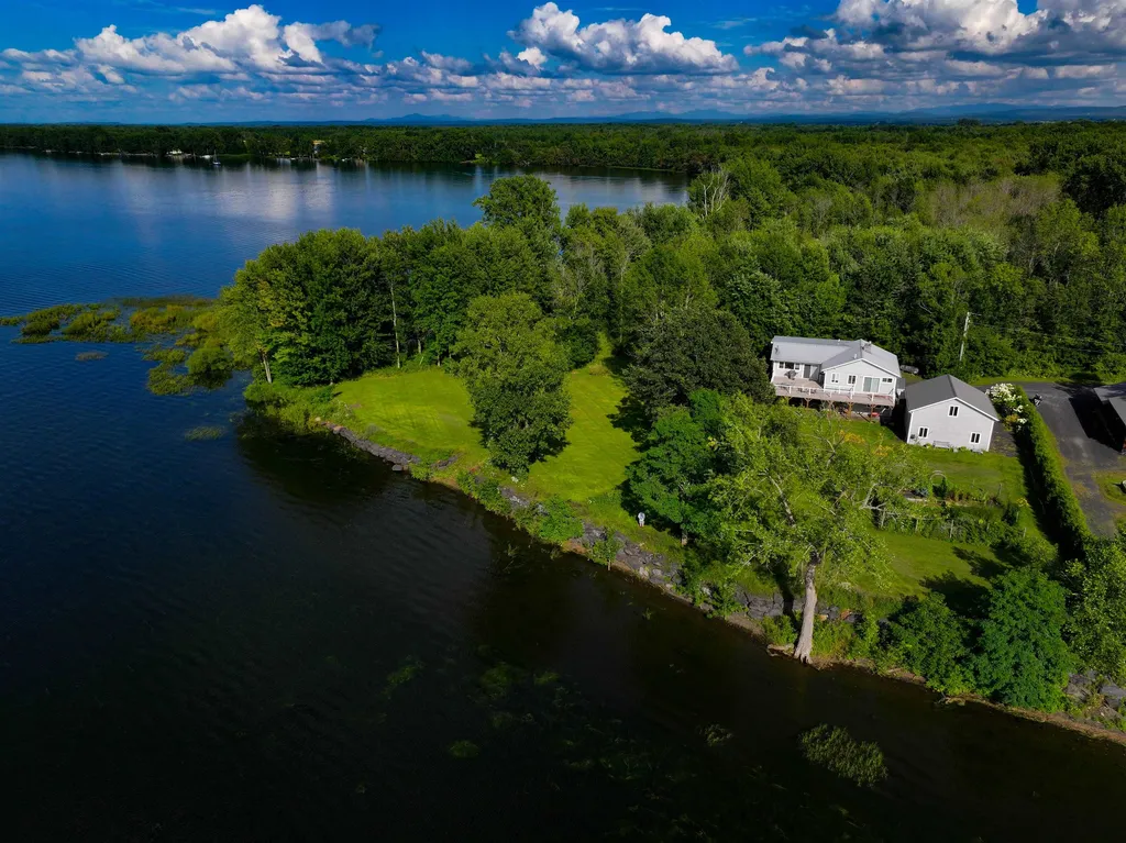 427 Fee Fee Point Road North Hero VT 05474