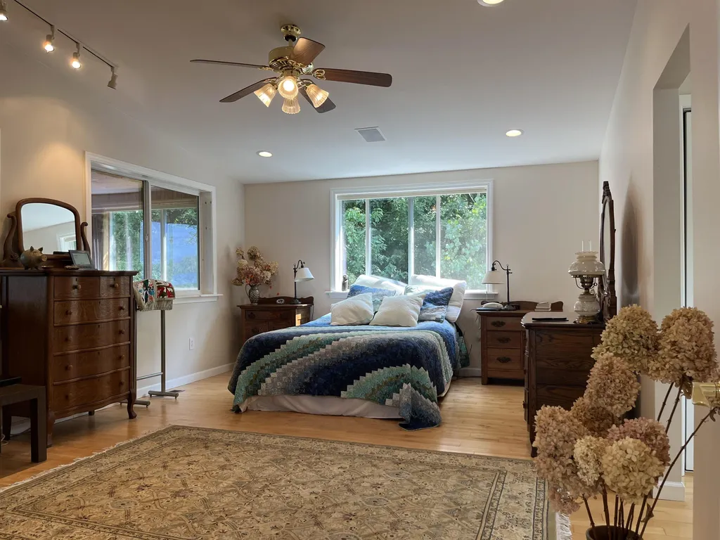 427 Fee Fee Point Road North Hero VT 05474