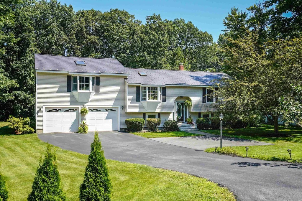 58 Oaktree Road Auburn NH 03032