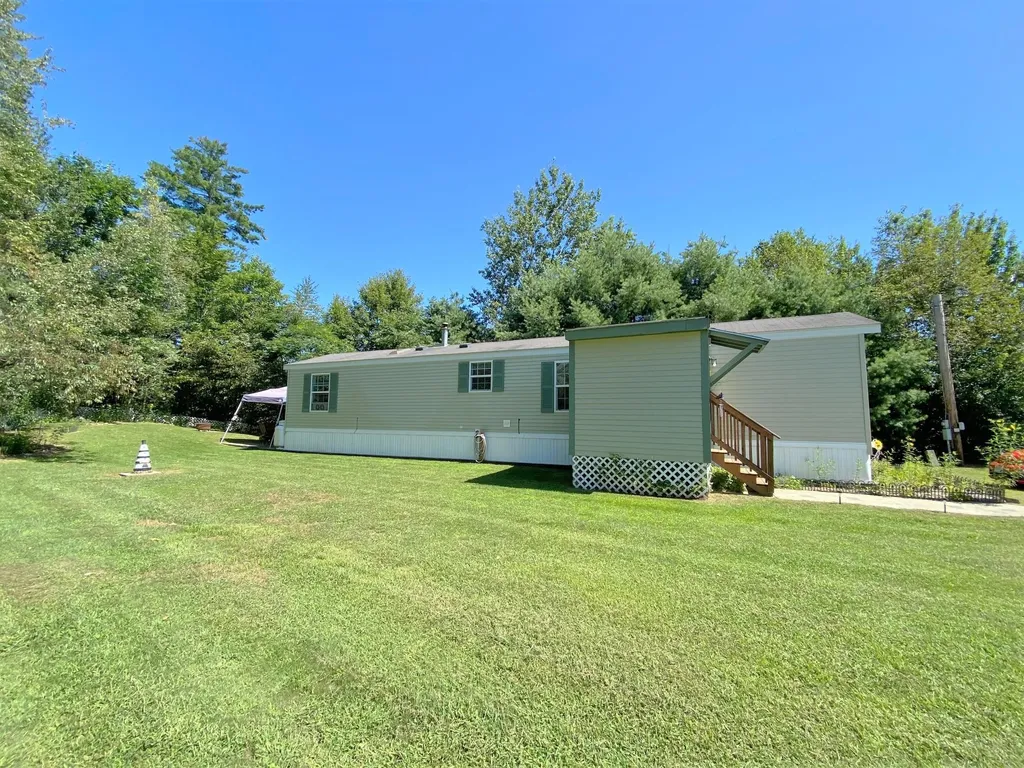 27 Fairway Avenue Newport NH 03773