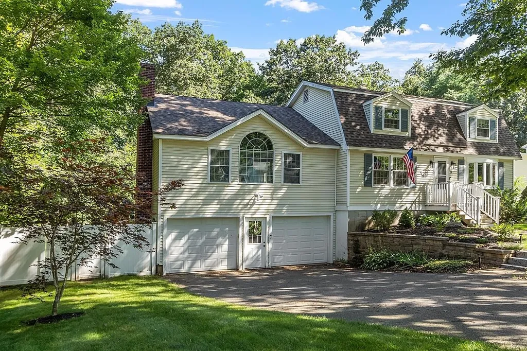 24 Raintree Drive Londonderry NH 03053