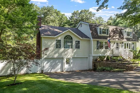 24 Raintree Drive Londonderry NH 03053
