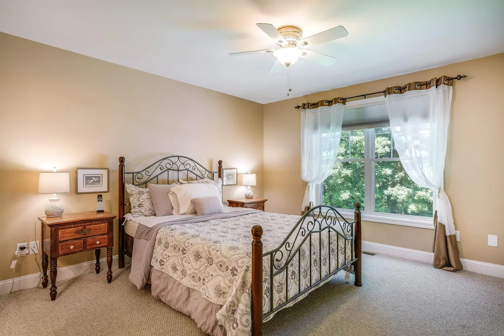 22 Settlers Way Pelham NH 03076