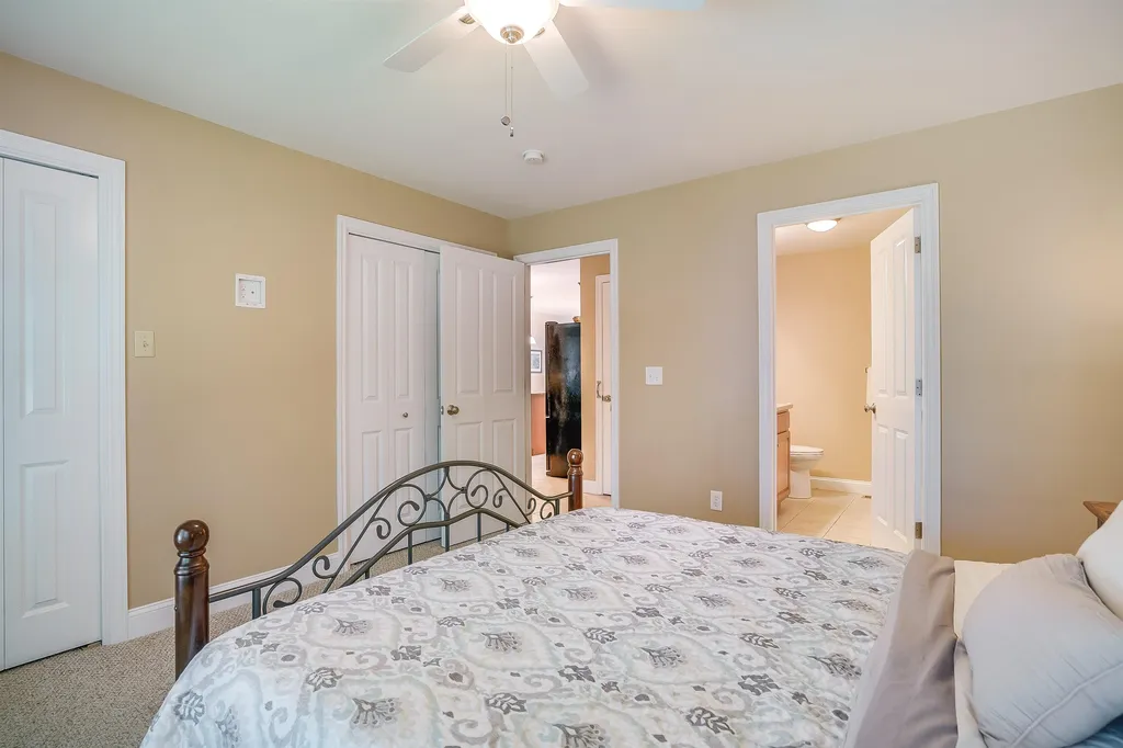 22 Settlers Way Pelham NH 03076