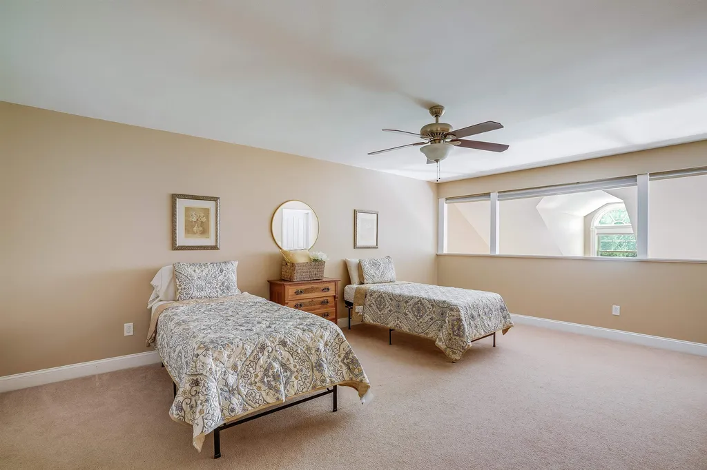 22 Settlers Way Pelham NH 03076