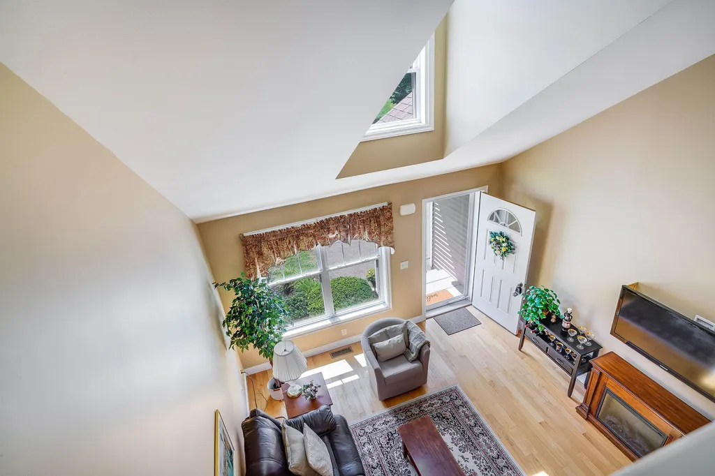 22 Settlers Way Pelham NH 03076