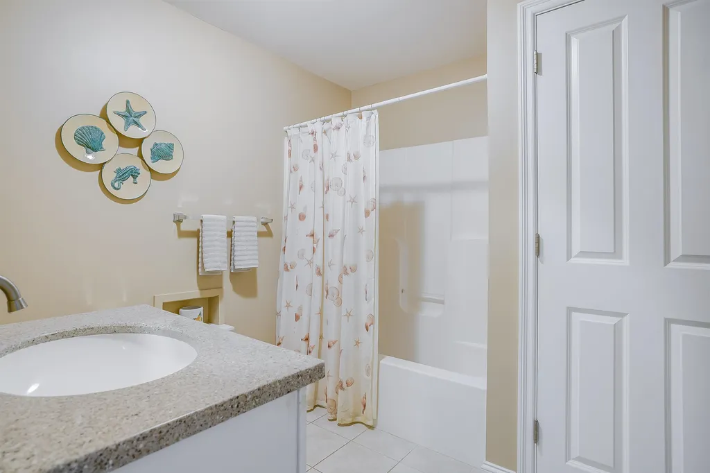 22 Settlers Way Pelham NH 03076