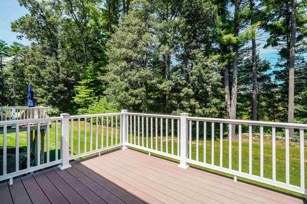 22 Settlers Way Pelham NH 03076