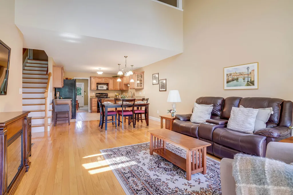 22 Settlers Way Pelham NH 03076