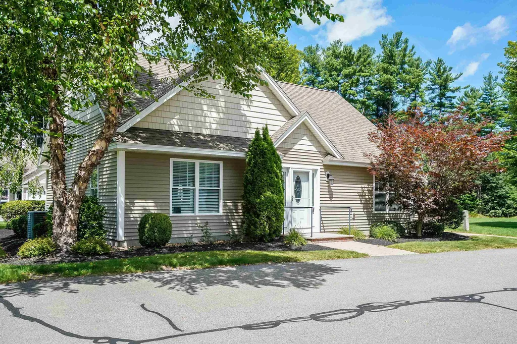 22 Settlers Way Pelham NH 03076