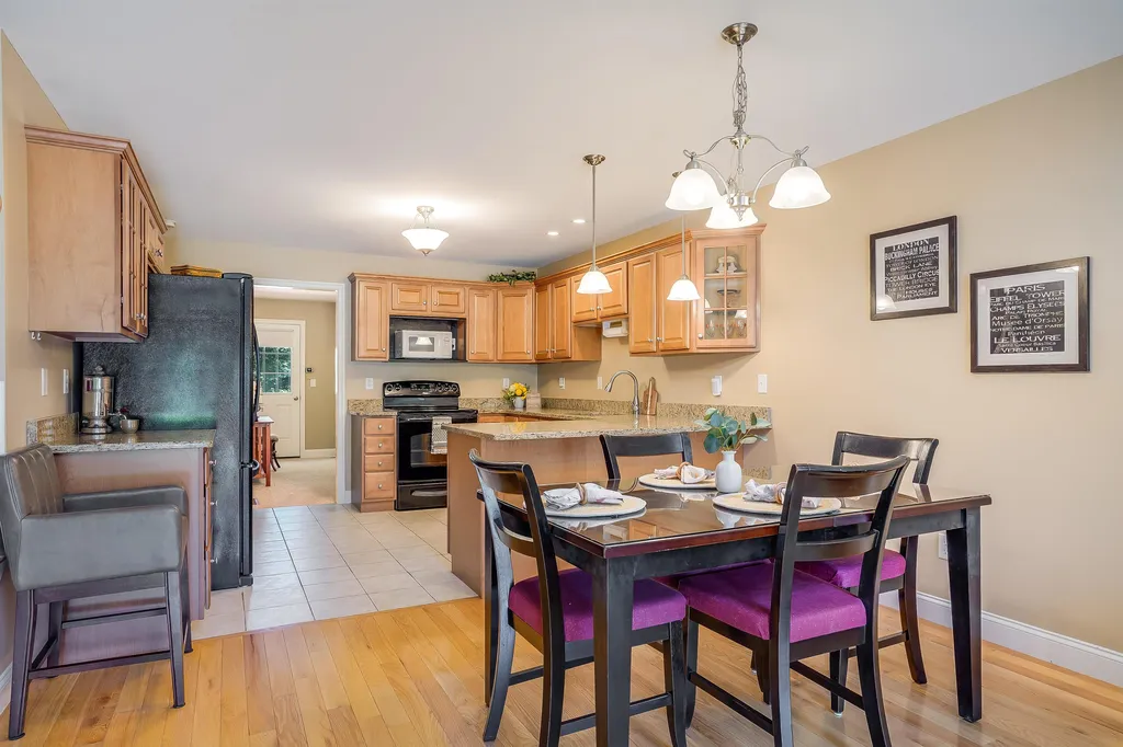 22 Settlers Way Pelham NH 03076