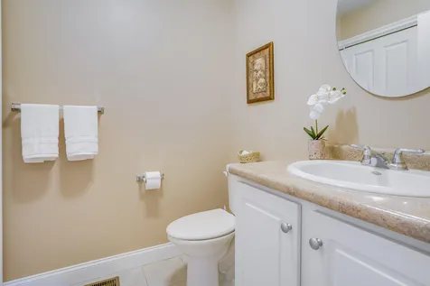 22 Settlers Way Pelham NH 03076