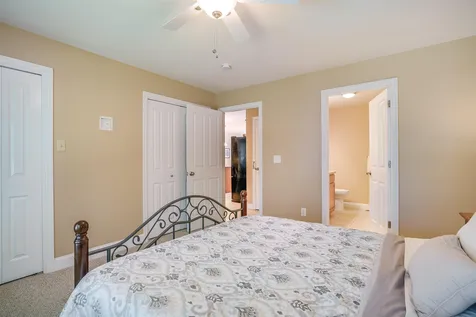 22 Settlers Way Pelham NH 03076