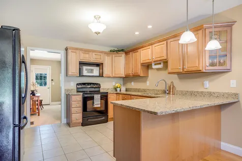 22 Settlers Way Pelham NH 03076