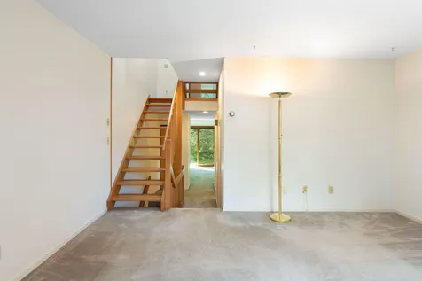 17 Robin Way Brattleboro VT 05301