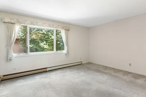 17 Robin Way Brattleboro VT 05301