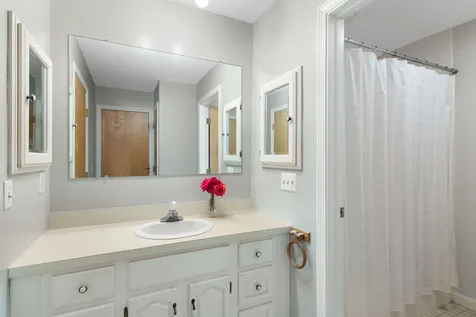 17 Robin Way Brattleboro VT 05301