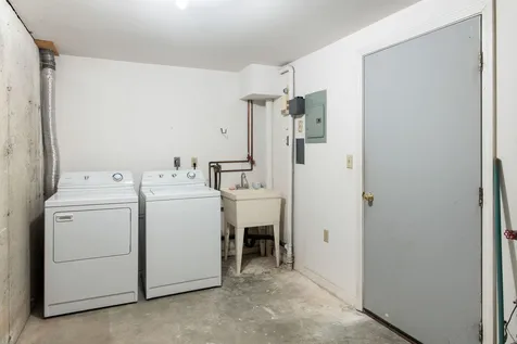 17 Robin Way Brattleboro VT 05301
