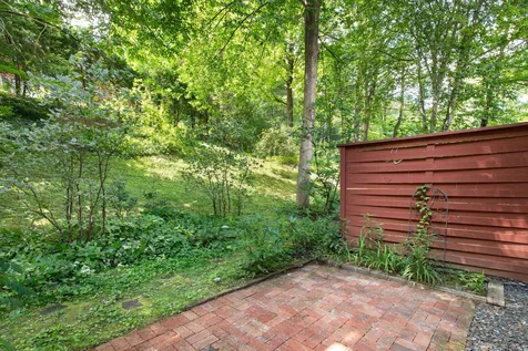 17 Robin Way Brattleboro VT 05301