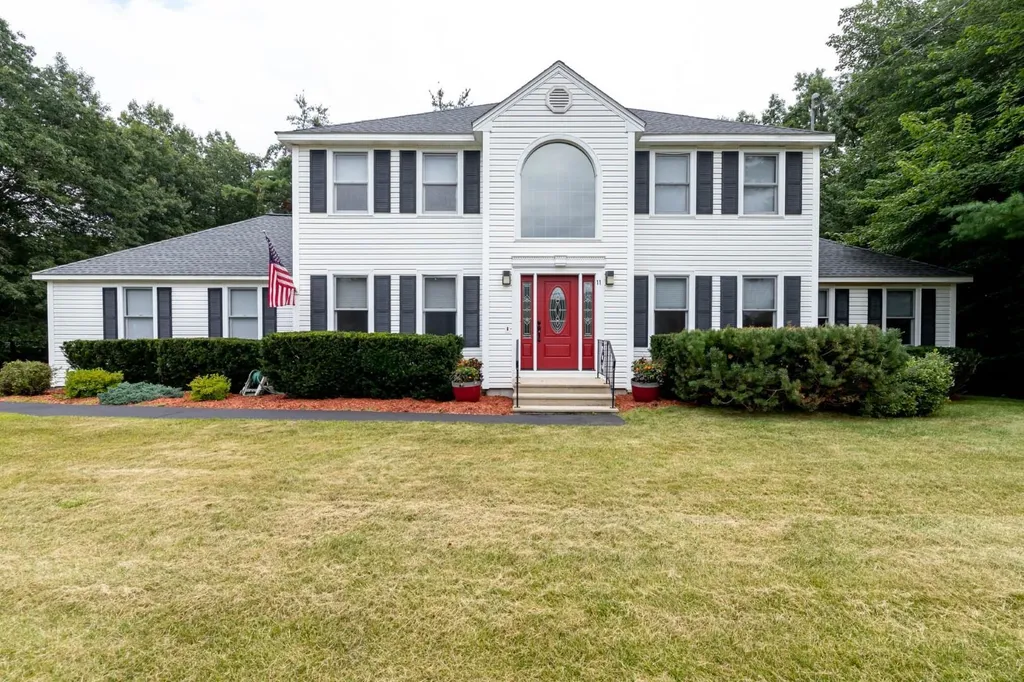 11 Deerwood Drive Litchfield NH 03052